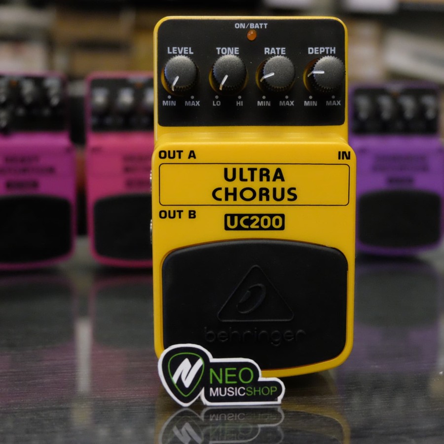 Behringer Ultra Chorus UC200 Stereo Chorus Effects Pedal Neo Music